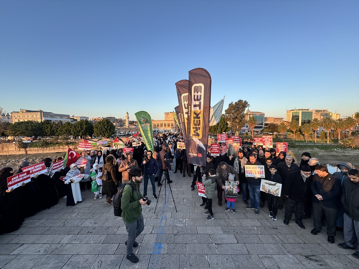 İsrail'in Filistin'e yönelik saldırıları, Adana'da protesto edildi. Bazı sivil toplum kuruluşları...