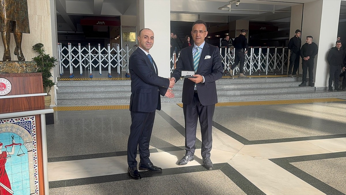 İstanbul Adliyesi Adalet Komisyonu Başkanlığına atanan Sait Özdemir (solda) için Bakırköy...