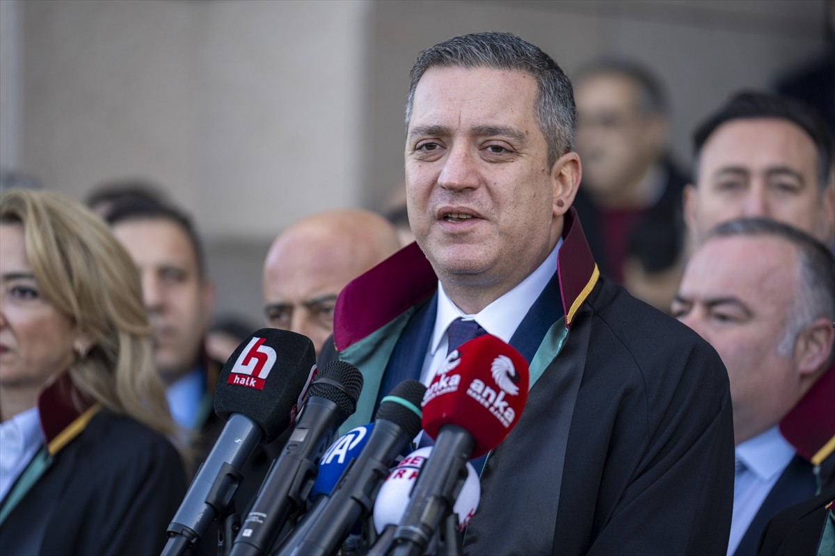 İstanbul Barosu Başkanı İbrahim Kaboğlu ile Yönetim Kurulu Üyeleri, sosyal medyadan yayınlanan bir...