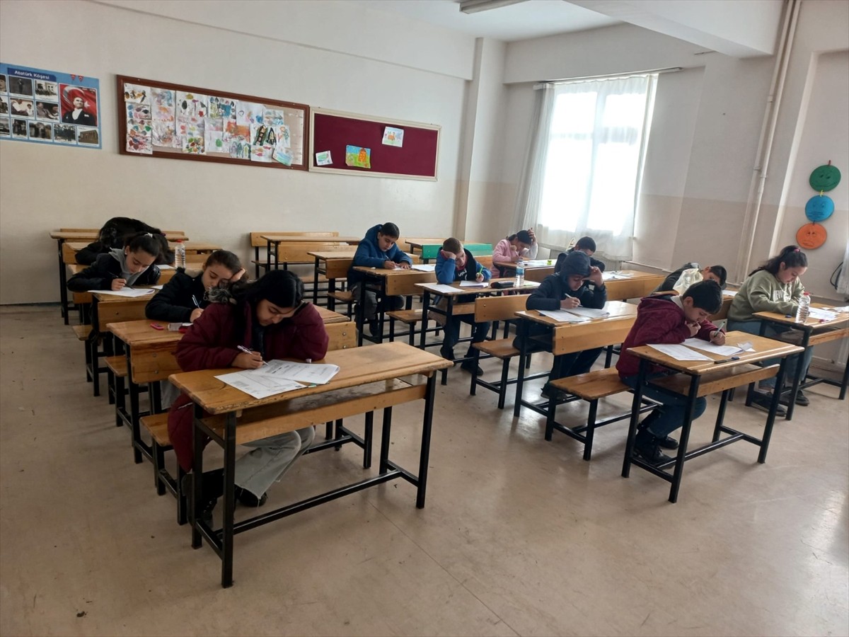 İstanbul ve Hakkari İl Milli Eğitim müdürlükleri işbirliğiyle düzenlenen "İstanbul-Hakkari Bilim...