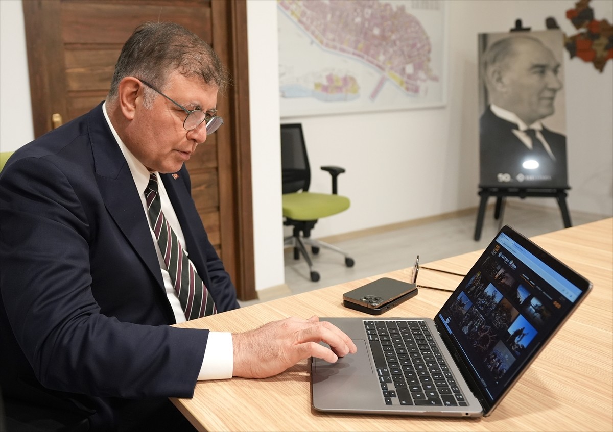 İzmir Büyükşehir Belediye Başkanı Cemil Tugay, Anadolu Ajansının (AA) gözünden 2024'e damga vuran...