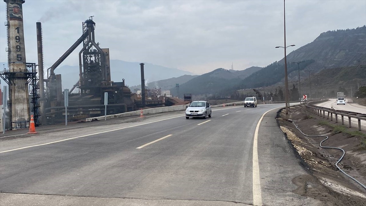 Karabük-Ankara kara yolunda geçen yıl çökme meydana gelen kısım tekrar ulaşıma açıldı.