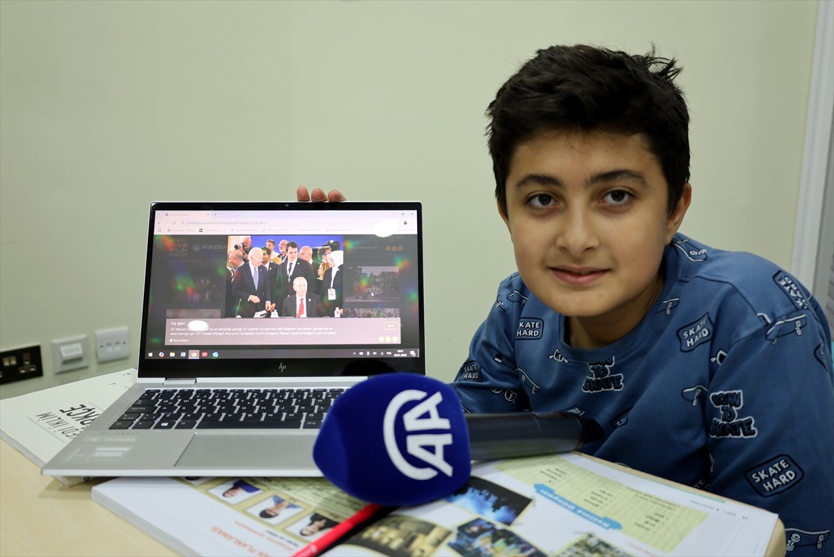 Katar'ın başkenti Doha'daki Yunus Emre Enstitüsünde (YEE) Türkçe öğrenen öğrenciler, Anadolu...