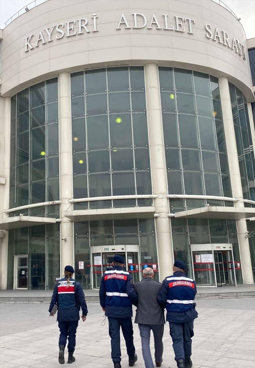 Kayseri'de hakkında 6 yıl 3 ay kesinleşmiş hapis cezası bulunan FETÖ firarisi yakalandı.