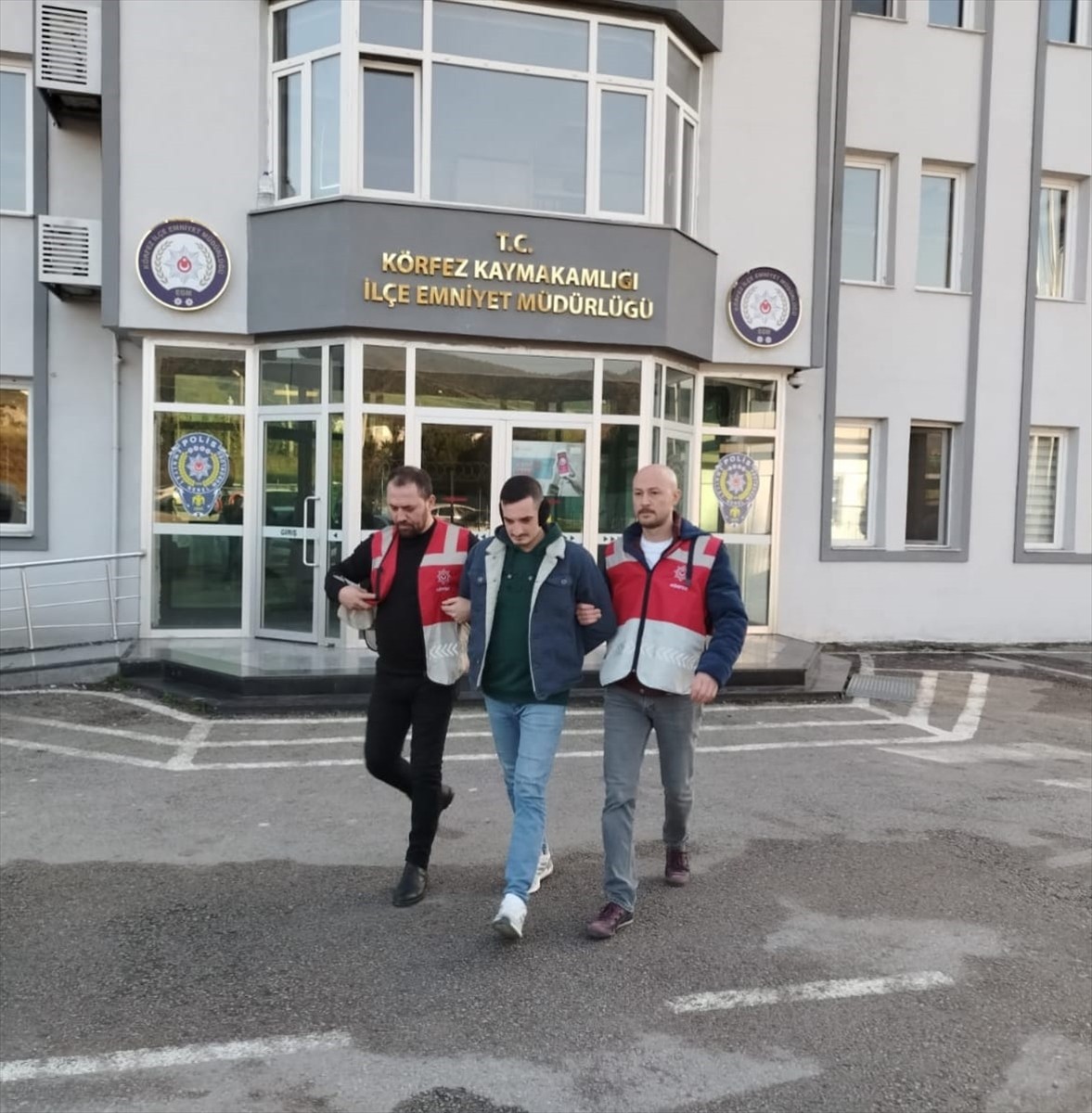 Kocaeli'de, haklarında kesinleşmiş hapis cezası bulunan 5 hükümlü yakalandı.