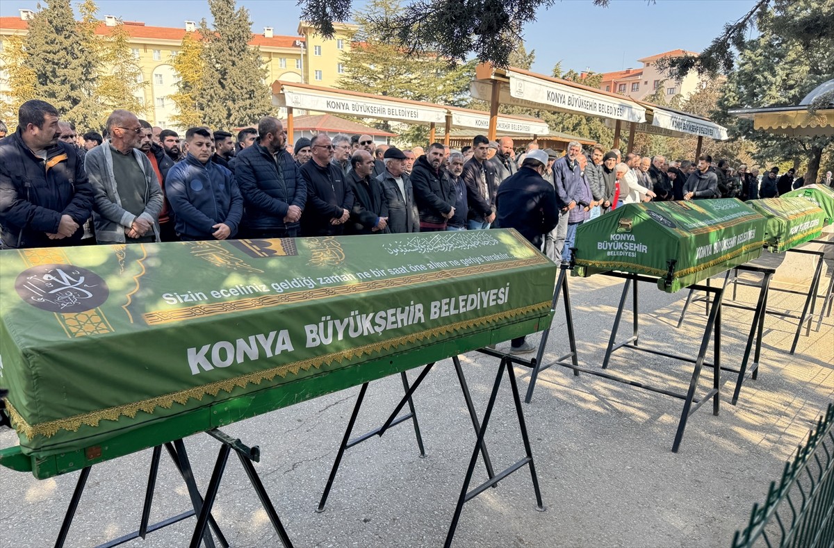 Konya'nın Selçuklu ilçesinde, evlerinde silahla vurulmuş halde ölü bulunan 4 kişilik ailenin...