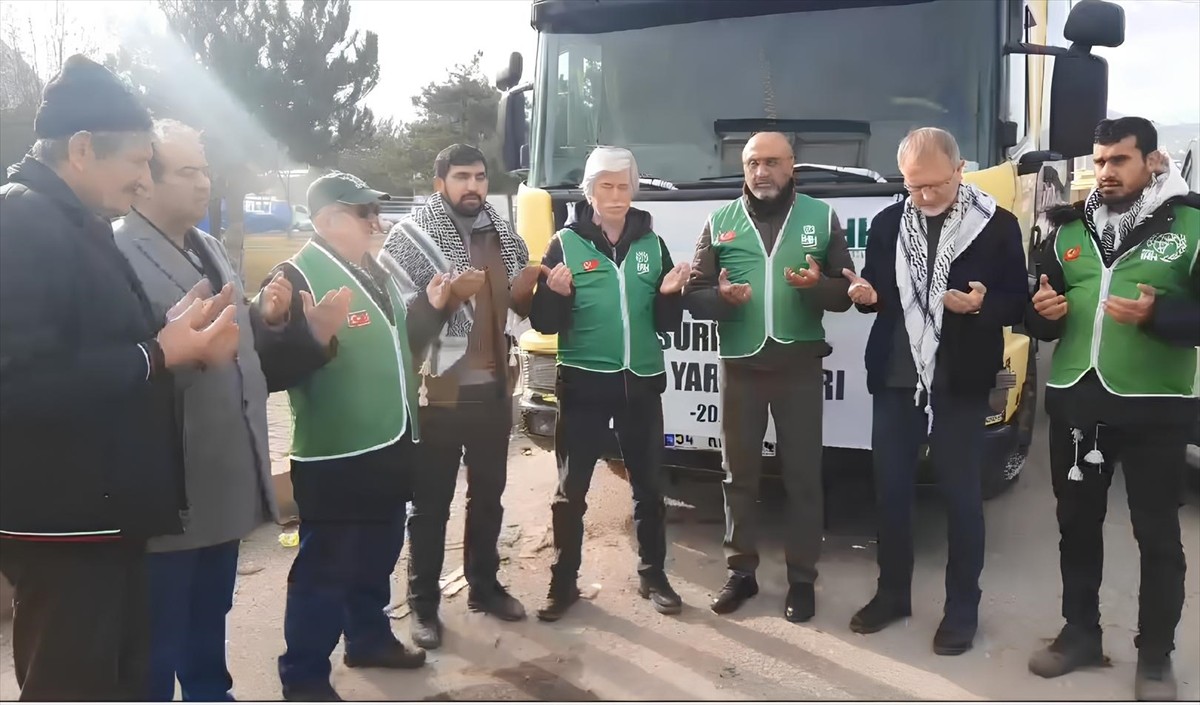 Kütahya’dan, Suriye'deki ihtiyaç sahiplerine ulaştırılmak üzere bir tır yardım malzemesi...