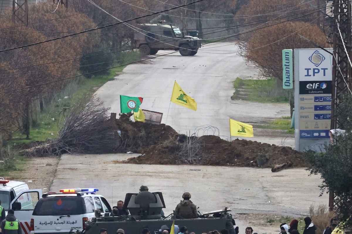 Lübnan'la varılan ateşkes anlaşmasına rağmen çekilmeyen İsrail ordusunun, ülkenin güneyindeki...