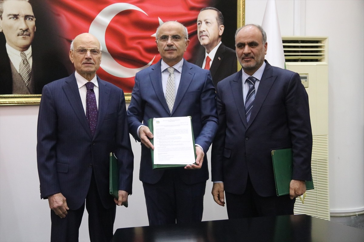 Malatya'da Kahramanmaraş merkezli 6 Şubat 2023'te meydana gelen depremlerde hasar aldıktan sonra...