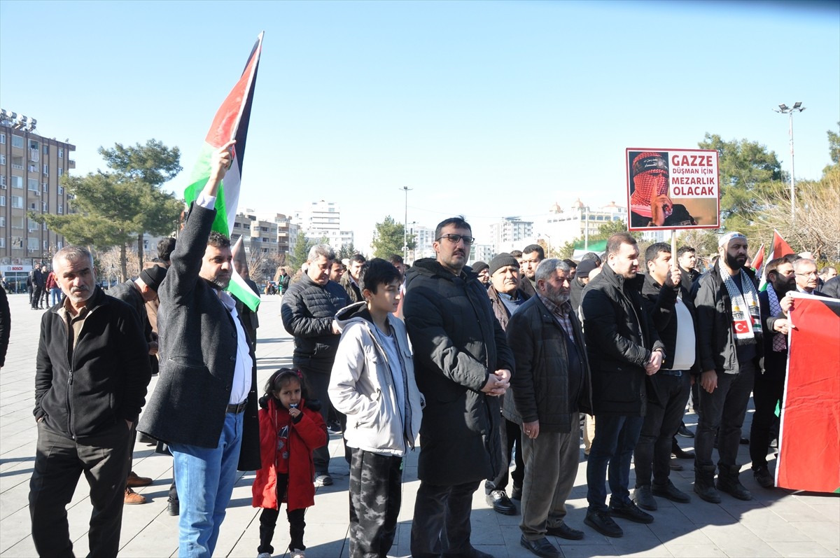 Mardin'de İsrail'in Gazze'ye yönelik saldırılarına tepki gösterildi. Mardin Sivil Toplum...