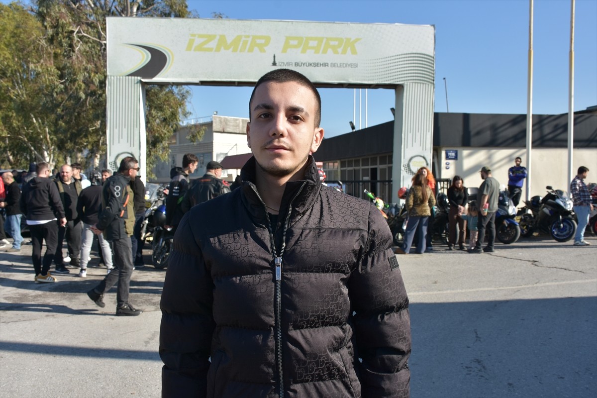 Motosikletliler ve otomobilseverler, İzmir Büyükşehir Belediyesinden tamamen kullanılmaz durumda...