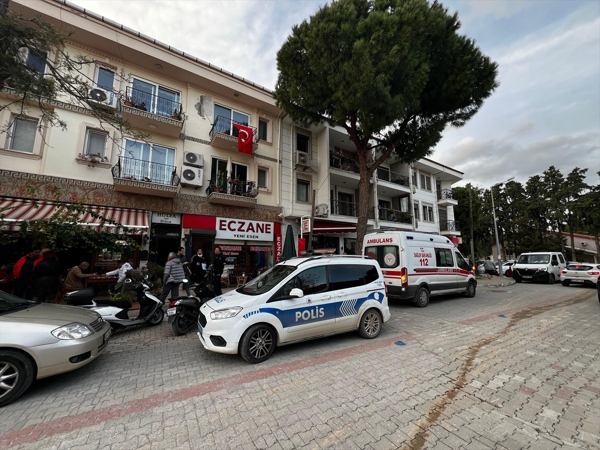 Muğla'nın Datça ilçesinde yalnız yaşayan 80 yaşındaki ressam Nedim Celkan, evinde ölü...