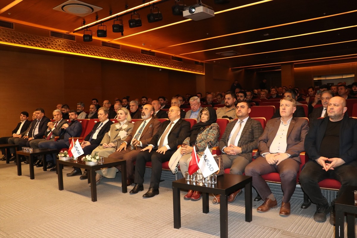 Müstakil Sanayici ve İşadamları Derneği (MÜSİAD) İzmir Şubesi tarafından düzenlenen "Dost Meclisi"...