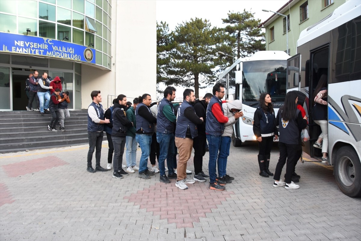 Nevşehir merkezli 8 ilde düzenlenen dolandırıcılık operasyonunda 56 şüpheli gözaltına...