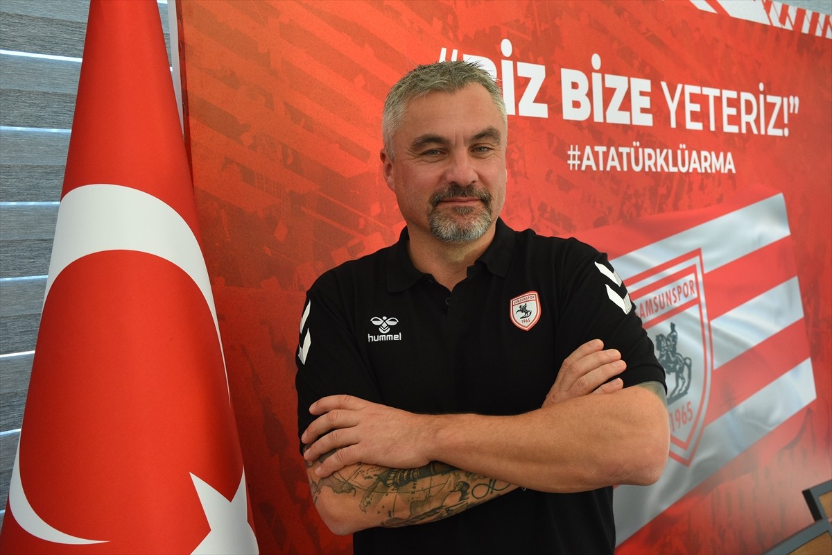 Reeder Samsunspor Teknik Direktörü Thomas Reis, Trendyol Süper Lig'in 18. haftasında sahasında...
