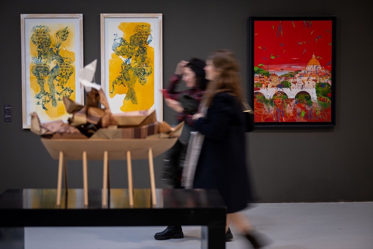  Roma'nın zamansız ruhunun desenlere, fotoğraflara ve video notlarına dönüştüğü "Rewind/Roma"...