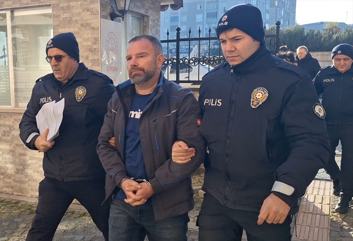 Samsun'un 19 Mayıs ilçesinde boşanma aşamasındaki eşini bıçakla yaralayan şüpheli...