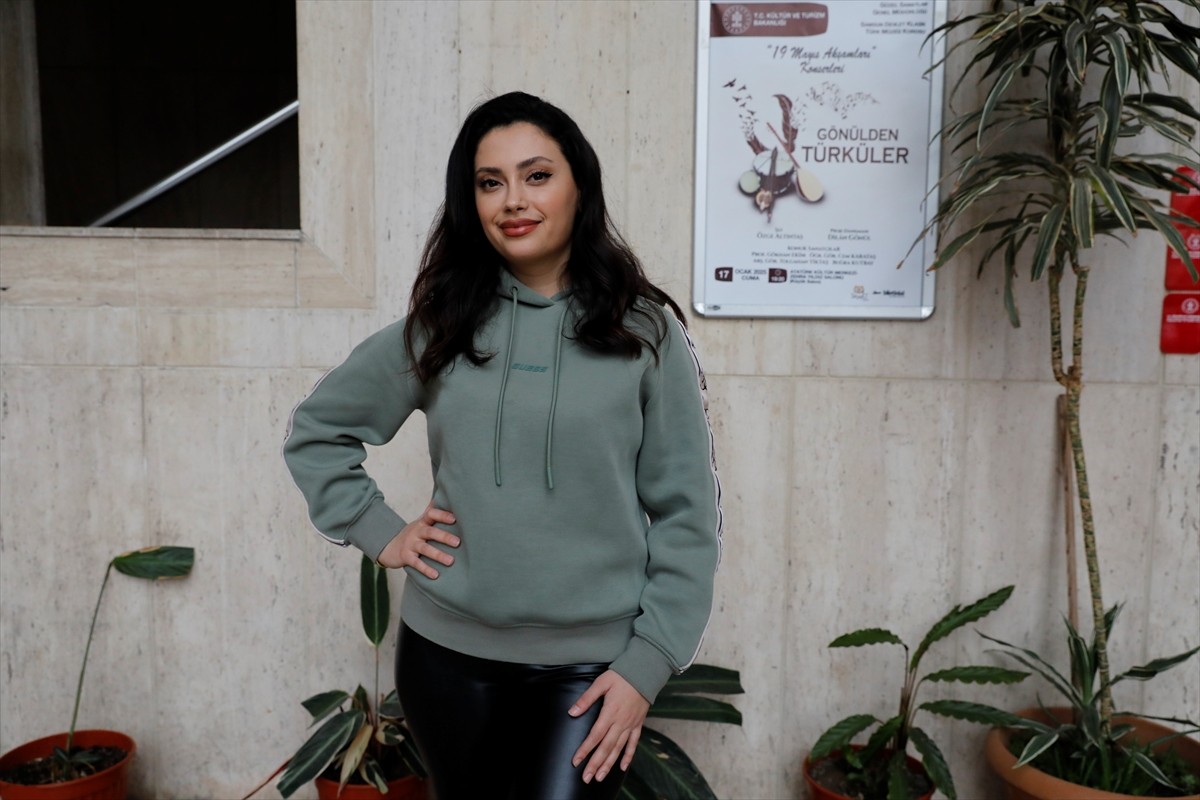 Samsun Devlet Klasik Türk Müziği klasik kemençe sanatçısı Dilan Gönül (fotoğrafta) tarafından bu...