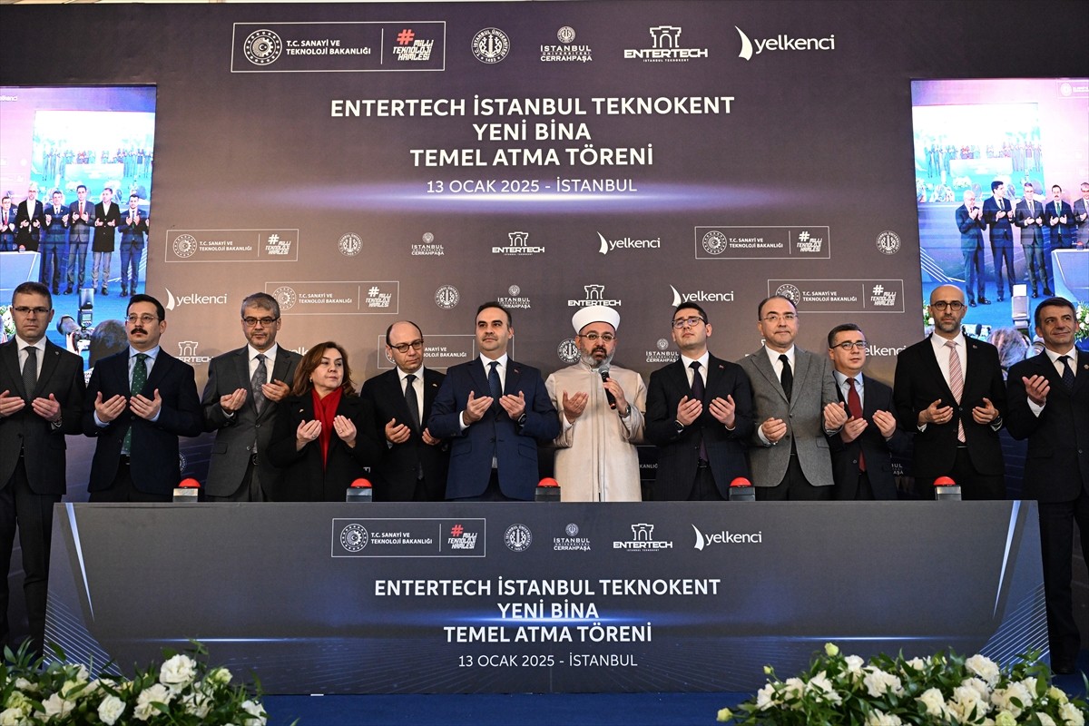 Sanayi ve Teknoloji Bakanı Mehmet Fatih Kacır, Entertech İstanbul Teknokent'in yeni binasının...