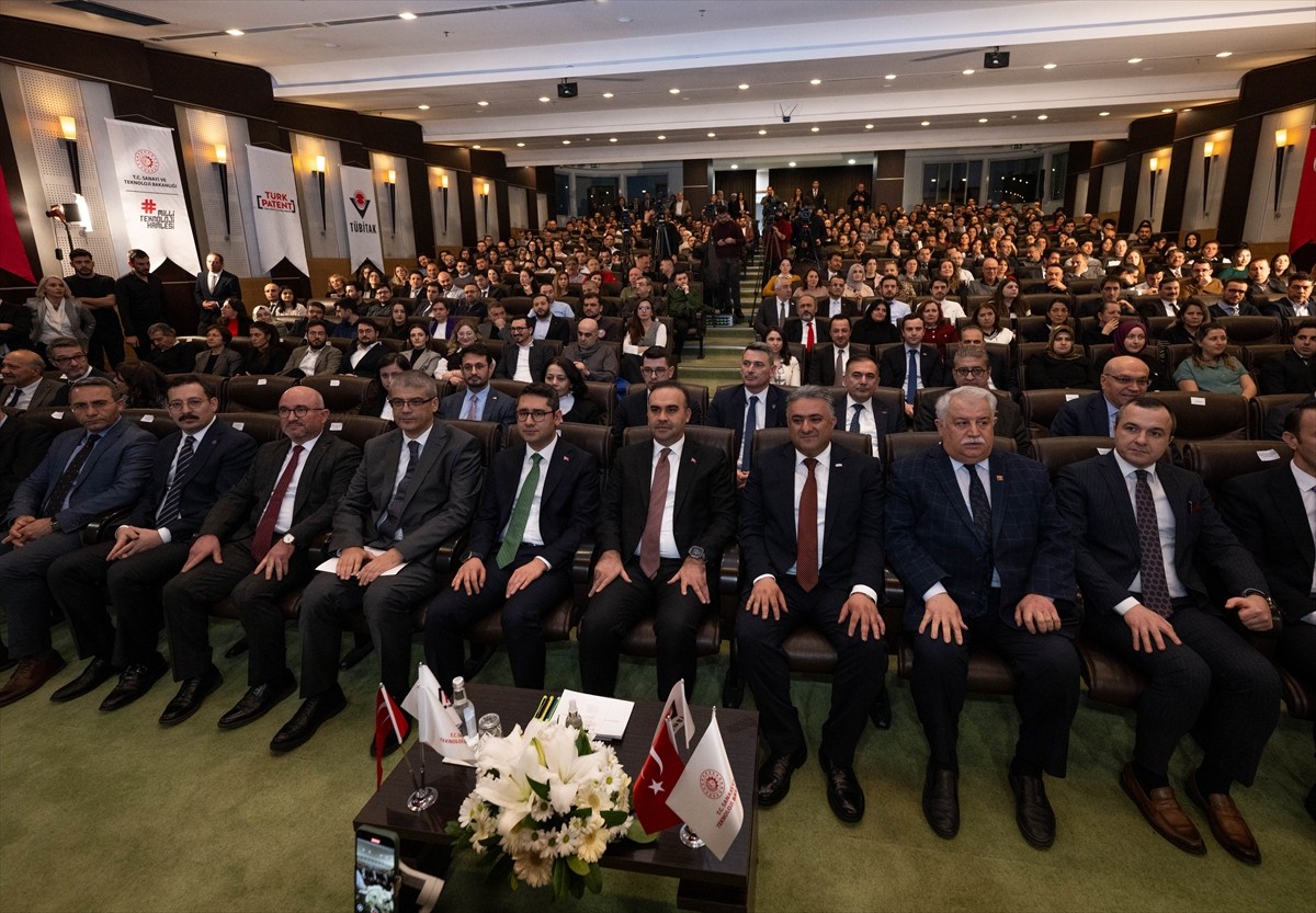 Sanayi ve Teknoloji Bakanı Mehmet Fatih Kacır, kurumda düzenlenen Türk Patent ve Marka Kurumu...