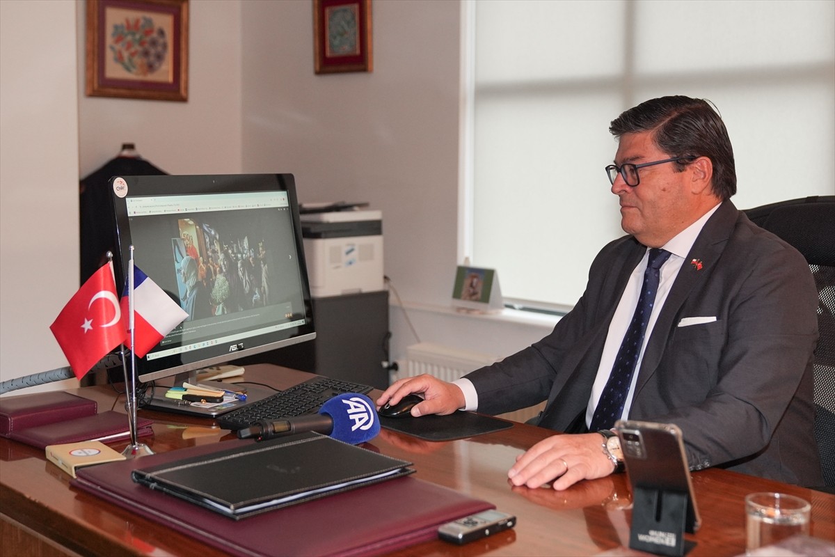 Şili'nin Ankara Büyükelçisi Rodrigo Arcos, Anadolu Ajansının (AA) "Yılın Kareleri" oylamasına...