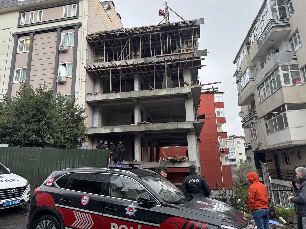 Şişli'de inşaat halindeki binanın giriş katında erkek cesedi bulundu. Mecidiyeköy Mahallesi...