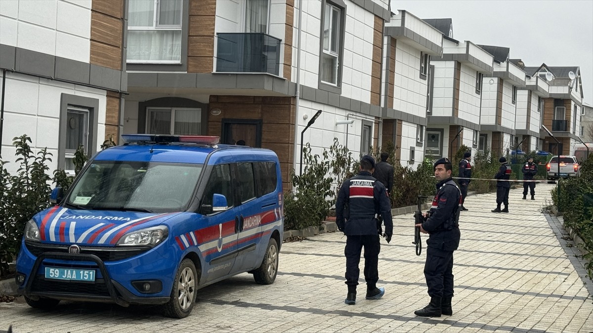  Tekirdağ'ın Marmaraereğlisi ilçesinde kızını ve birlikte yaşadığı kadını silahla öldüren kişi...