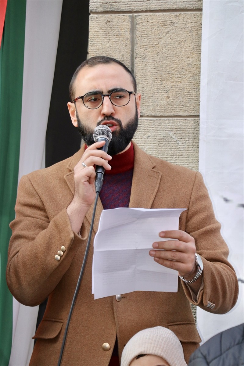 Trabzon'da toplanan grup, Filistin'e destek amacıyla yürüyüş yaptı. Özgür Aksa Trabzon...