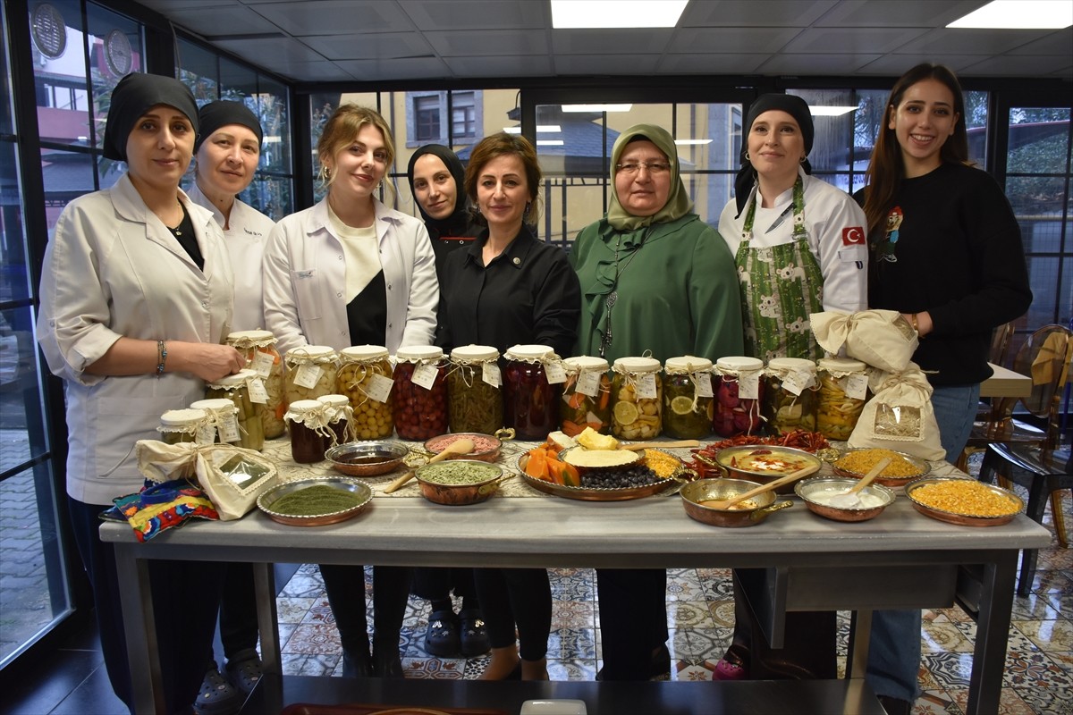 Trabzon Olgunlaşma Enstitüsü, "Yadigar Projesi" kapsamında kaybolmaya yüz tutmuş yemeklerden...