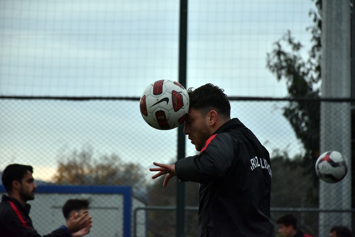 Trabzonspor tarihinde önemli yerleri bulunan futbolcuların top koşturduğu "Faroz Mahallesi" olarak...