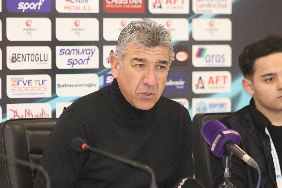 Trendyol 1. Lig'in 19. haftasında Erzurumspor FK ile Şanlıurfaspor, Kazım Karabekir Stadyumu'nda...