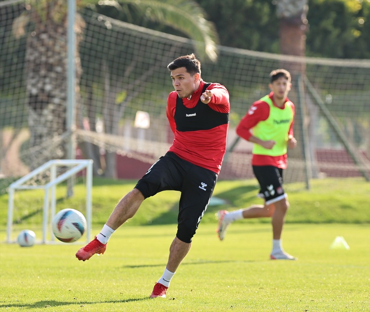 Trendyol Süper Lig ekiplerinden Net Global Sivasspor'un Antalya kampı sürüyor. Antrenmana Samuel...