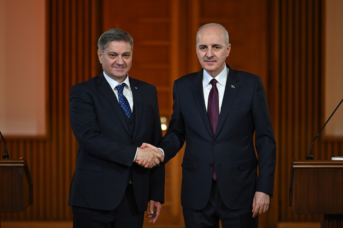Türkiye Büyük Millet Meclisi (TBMM) Başkanı Numan Kurtulmuş (sağda), Bosna Hersek Temsilciler...