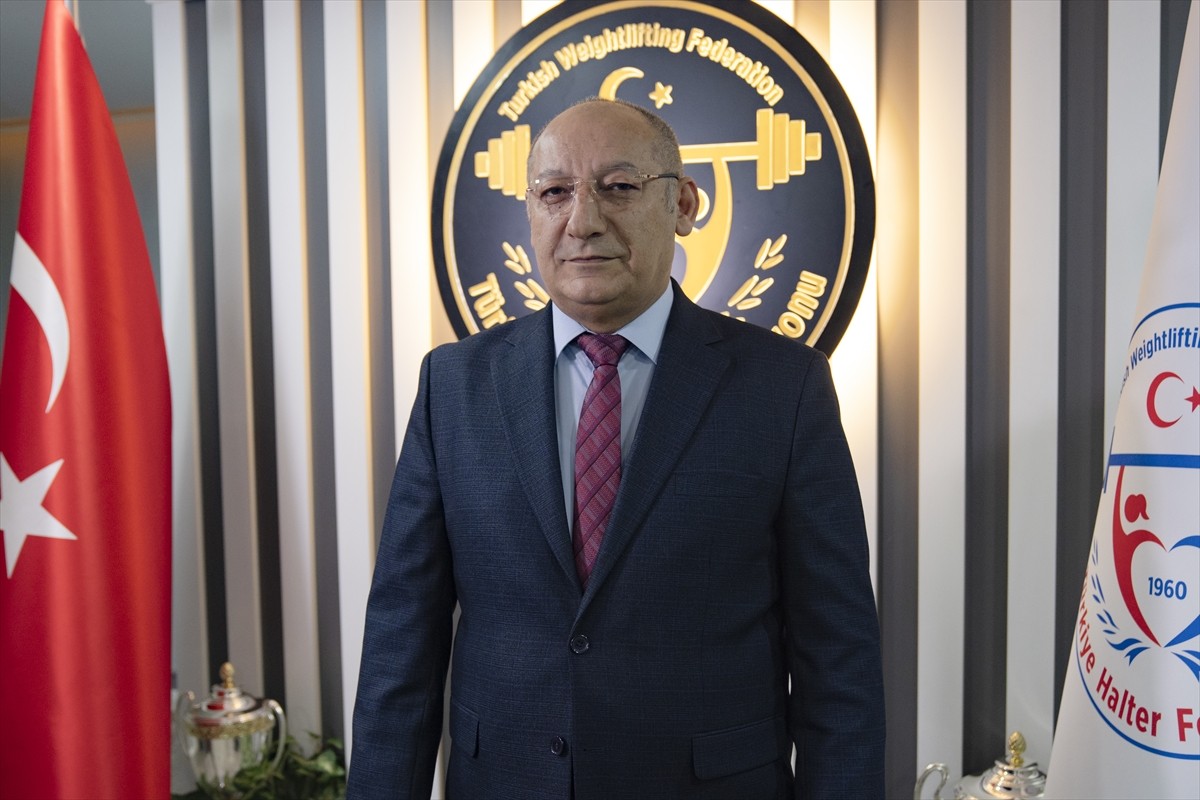 Türkiye Halter Federasyonu Başkanı Talat Ünlü, AA muhabirine geçen yılı değerlendirdi ve 2025 yılı...