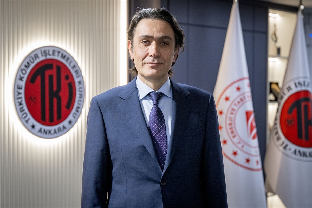 Türkiye Kömür İşletmeleri (TKİ) üretimi tamamlanmış maden sahalarına kurduğu güneş enerjisi...