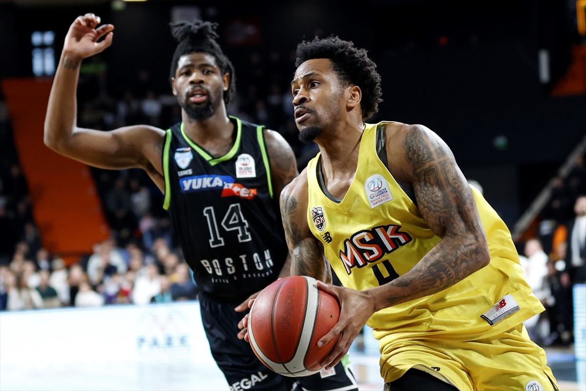 Türkiye Sigorta Basketbol Süper Ligi'nin 16. haftasına Mersin Spor ile Yukatel Merkezefendi...