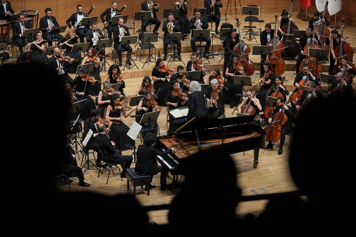 Usta müzisyenleri ve genç sanatçıları bir araya getiren Beta Enerji Filarmoni Orkestrası, ilk...