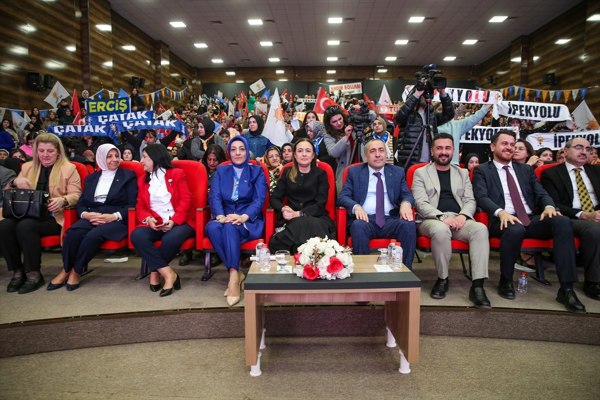 Van'da, AK Parti İl Kadın Kolları 7. Olağan Kongresi , Edremit ilçesindeki Evliya Çelebi Uygulama...