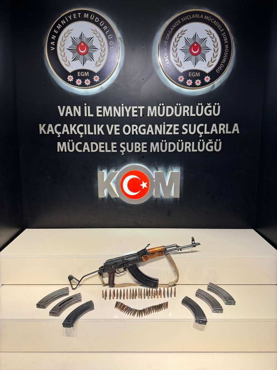 Van&#039;da kaçakçılık operasyonlarında uzun namlulu silah ve çeşitli miktarda gümrük kaçağı malzeme...