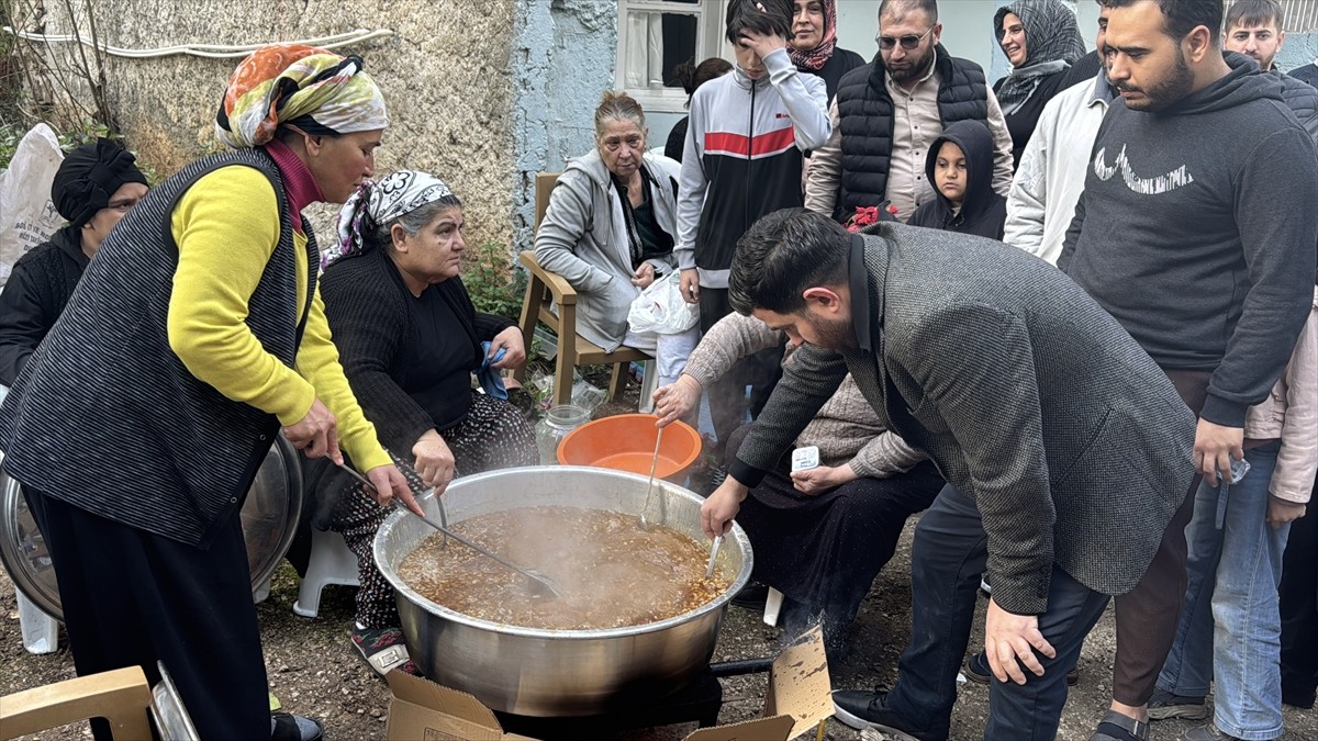 Vefat eden sanatçı Ferdi Tayfur'un çocukluk yıllarının geçtiği Adana'daki mahallede yaşayan...