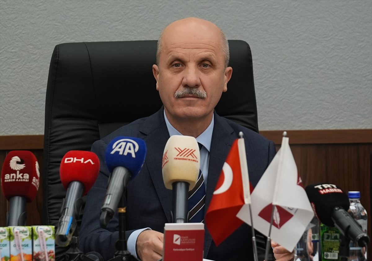Yükseköğretim Kurulu (YÖK) Başkanı Prof. Dr. Erol Özvar, İzmir Katip Çelebi Üniversitesini (İKÇÜ)...