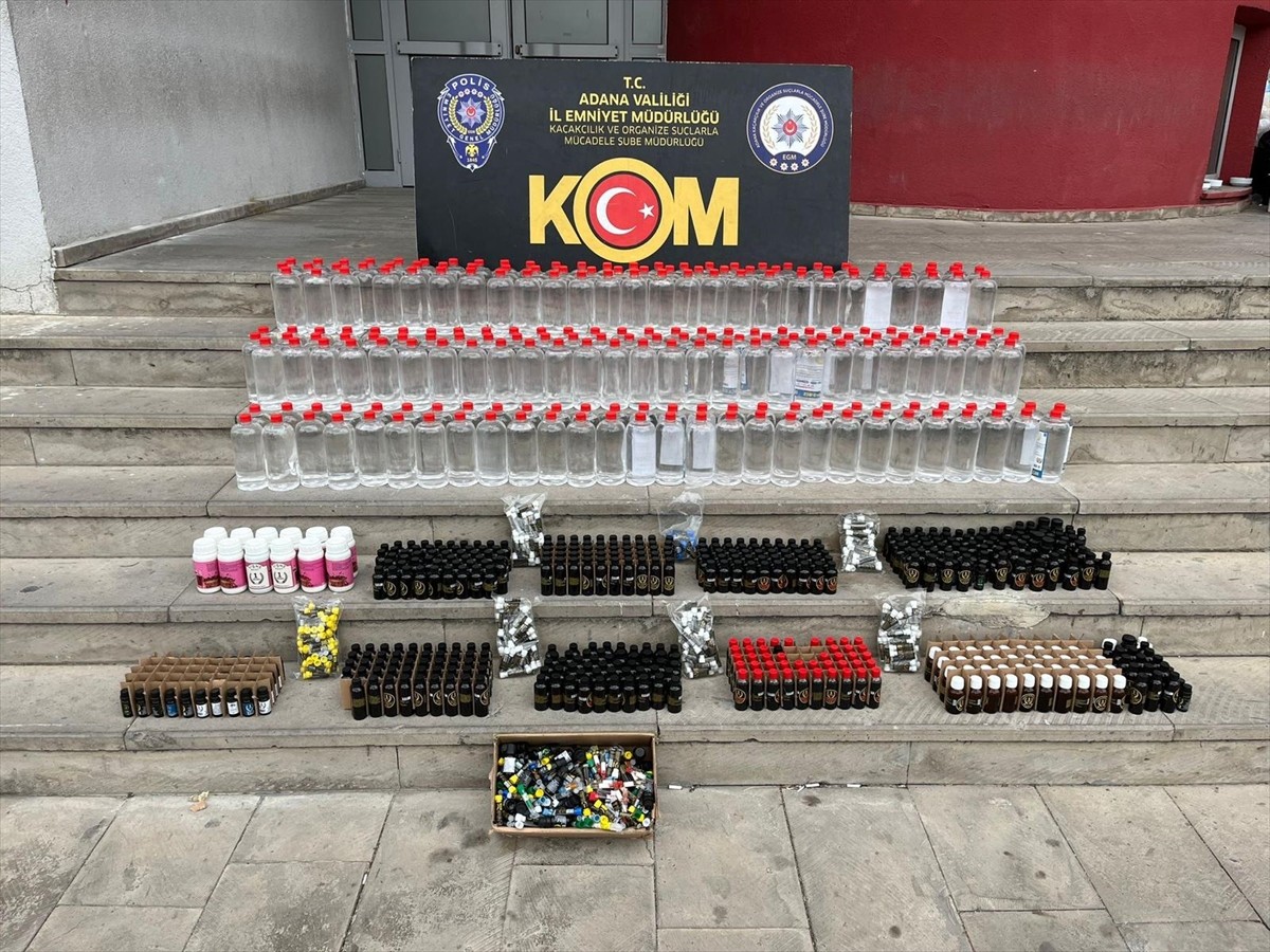 Adana'da kaçak 300 litre etil alkol ve 1000 aroma kiti ele geçirilen operasyonda 1 şüpheli...