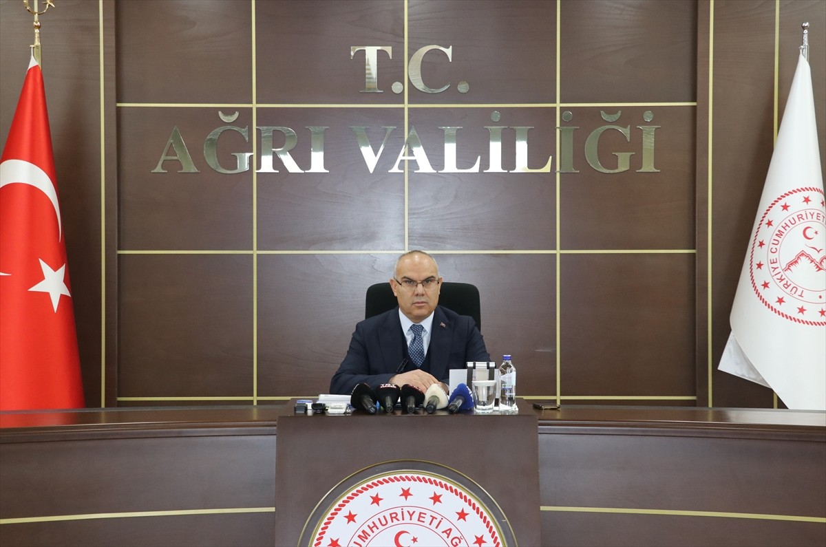 Ağrı Valiliğinde sahipsiz hayvanların korunması, rehabilitasyonu ve sahiplendirilmesi...