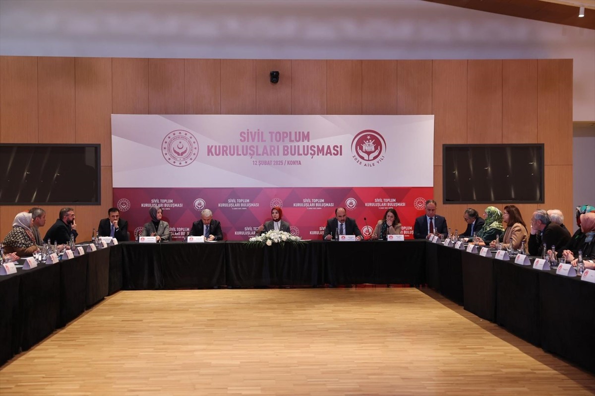Aile ve Sosyal Hizmetler Bakanı Mahinur Özdemir Göktaş, Konya'da sivil toplum kuruluşlarının...