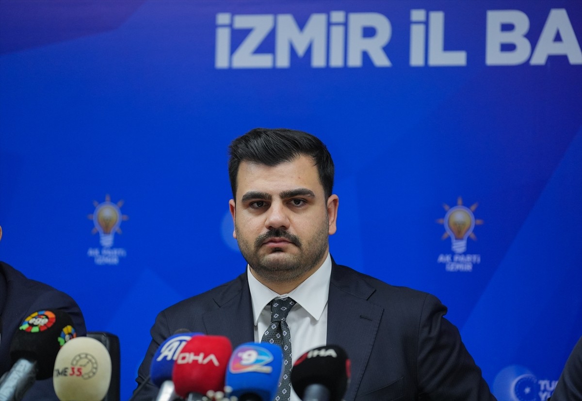 AK Parti Genel Sekreteri ve İzmir Milletvekili Eyyüp Kadir İnan (fotoğrafta) partisinin İzmir İl...