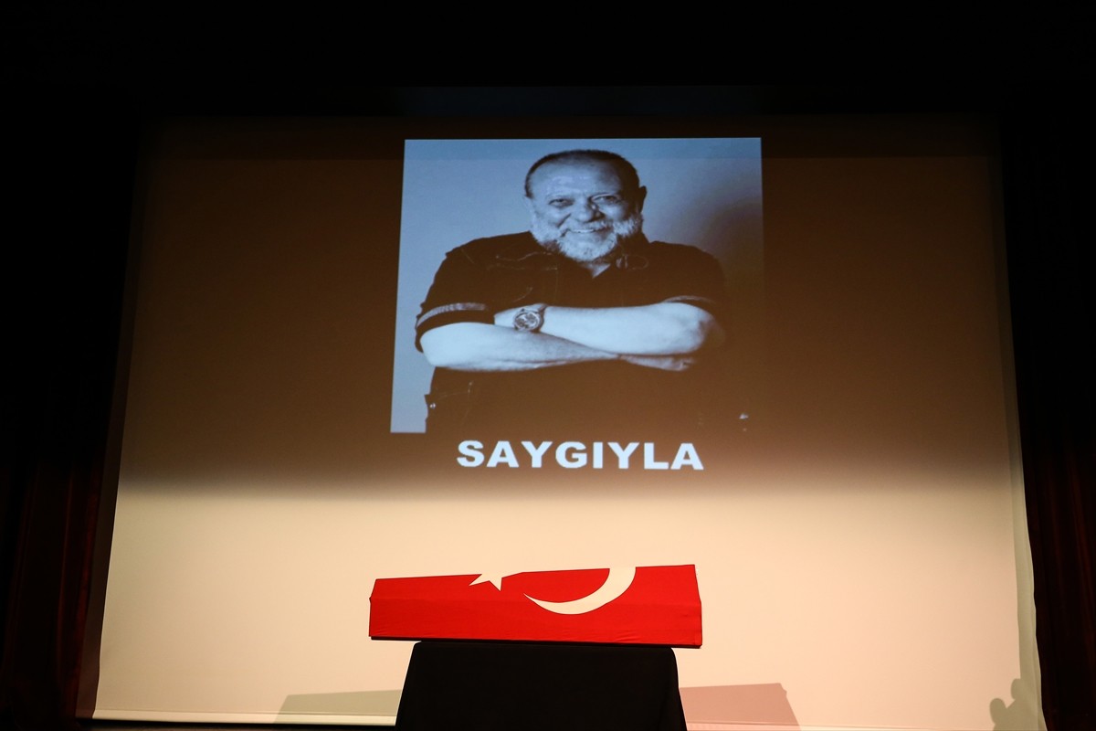 Akciğer yetmezliği nedeniyle 77 yaşında hayatını kaybeden sinema, tiyatro oyuncusu ve yönetmen...