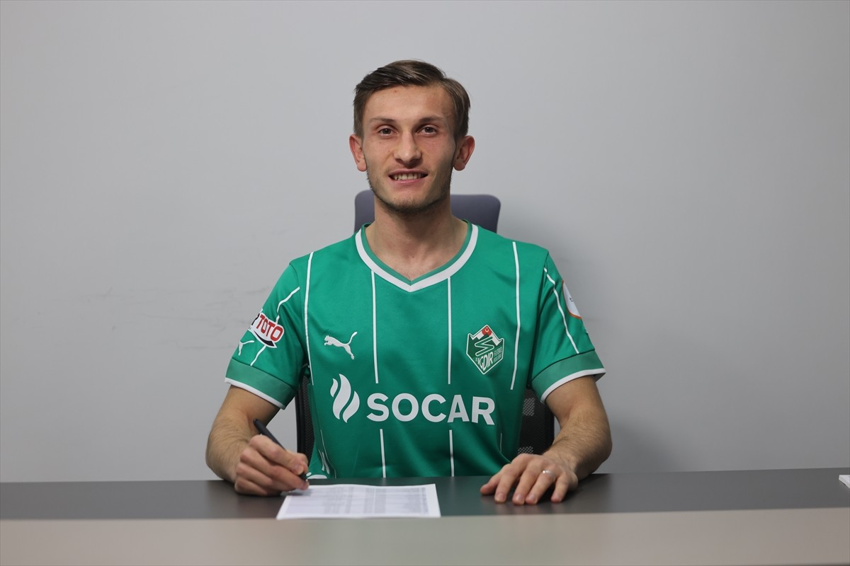 Alagöz Holding Iğdır FK, Trabzonspor'dan Serkan Asan'ı kadrosuna kattığını açıkladı.