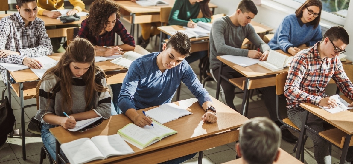 Alanya’da Öğrencilere Büyük Destek: Ücretsiz Eğitim Kursları Başladı
