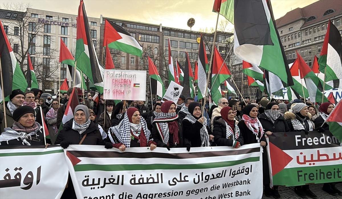 Almanya'nın başkenti Berlin'de "Batı Şeria'daki saldırganlığı durdurun-İsrail'e silah tedarik...