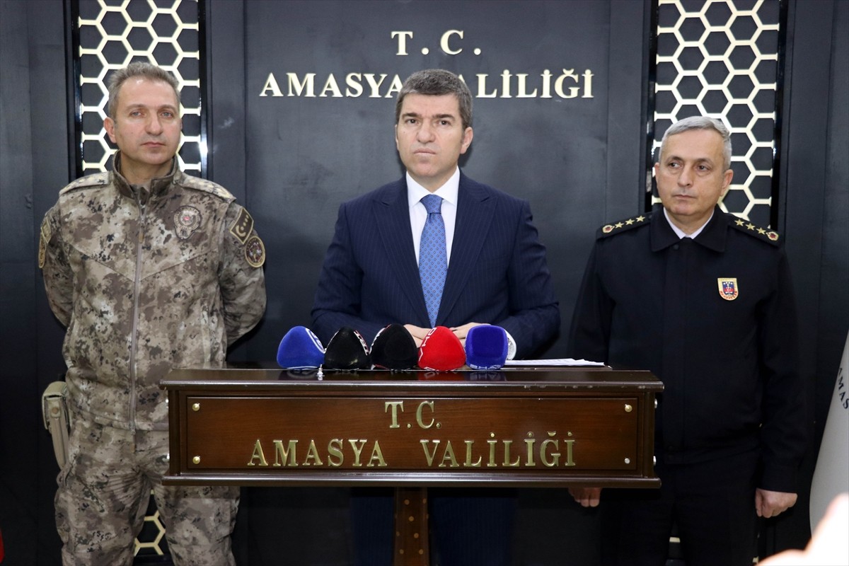 Amasya Valisi Önder Bakan (ortada) kentte bu yılın ocak ayındaki asayiş verilerini açıkladı.